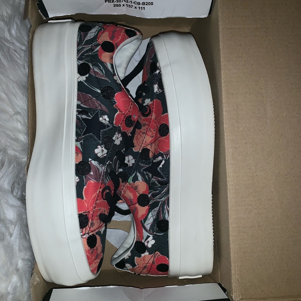 New With Box Converse One Star Polka Dots - Picture 2 of 2